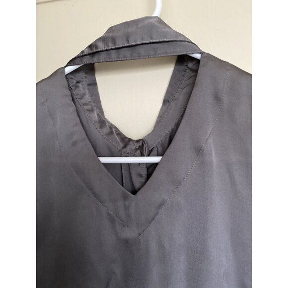 RVCA Gray Satiny Poly Blouse Keyhole Under Back Collar, Shirt Tails, Size XS/S - Picture 3 of 11